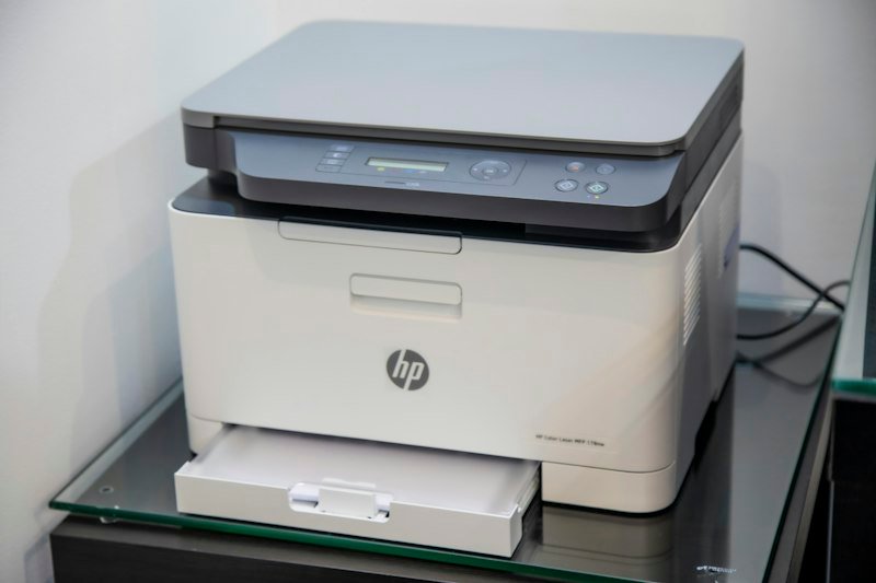 Foto servis printer Epson, Canon, HP dan monitor di Mega Prima 99